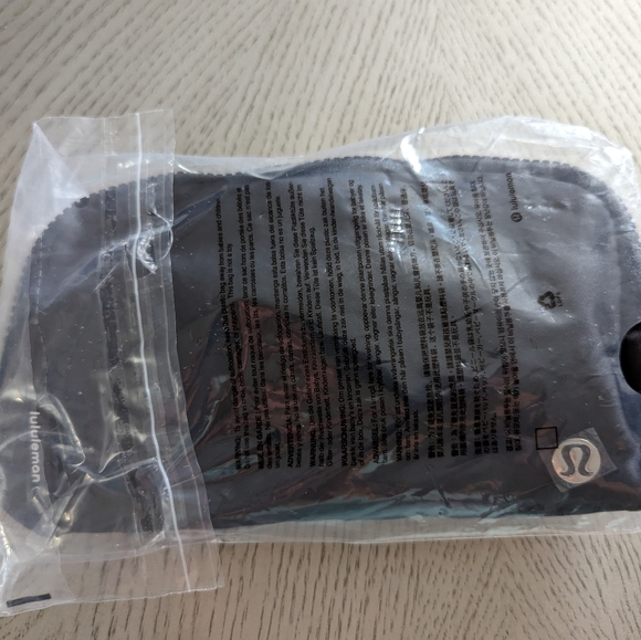 New With Tags Lululemon Everywhere Belt Bag Black - Picture 2 of 8